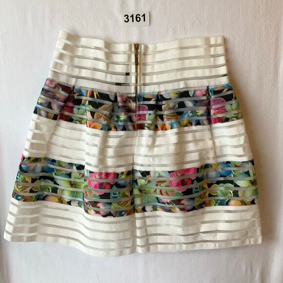 San Joy Women Semi Sheer Sexy Floral Mini Skirt Size M, White & Multi Colored - Picture 7 of 7